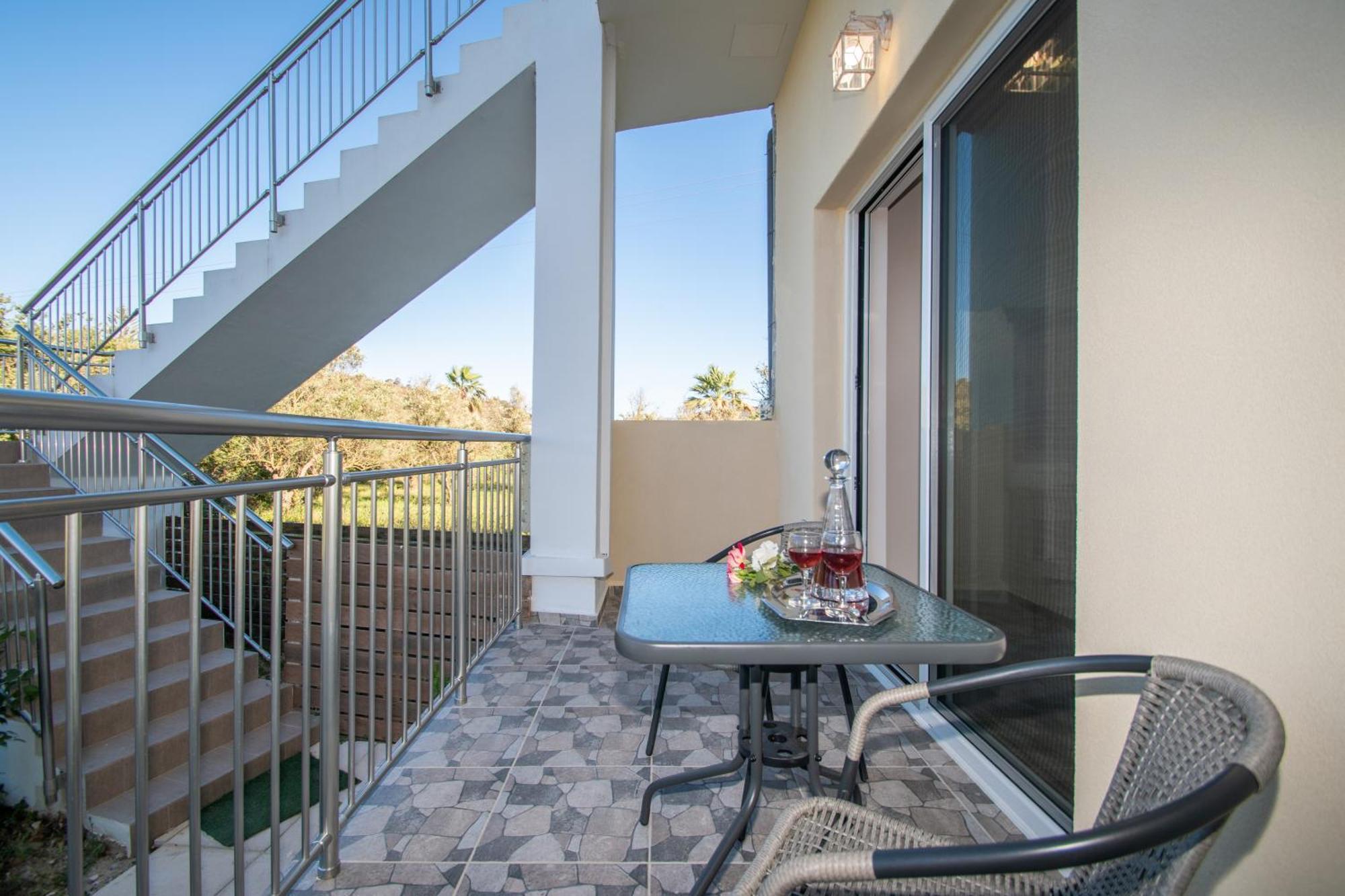 Katsaros Luxury Apts II 5 Min Walk To Beach チィリヴィ エクステリア 写真