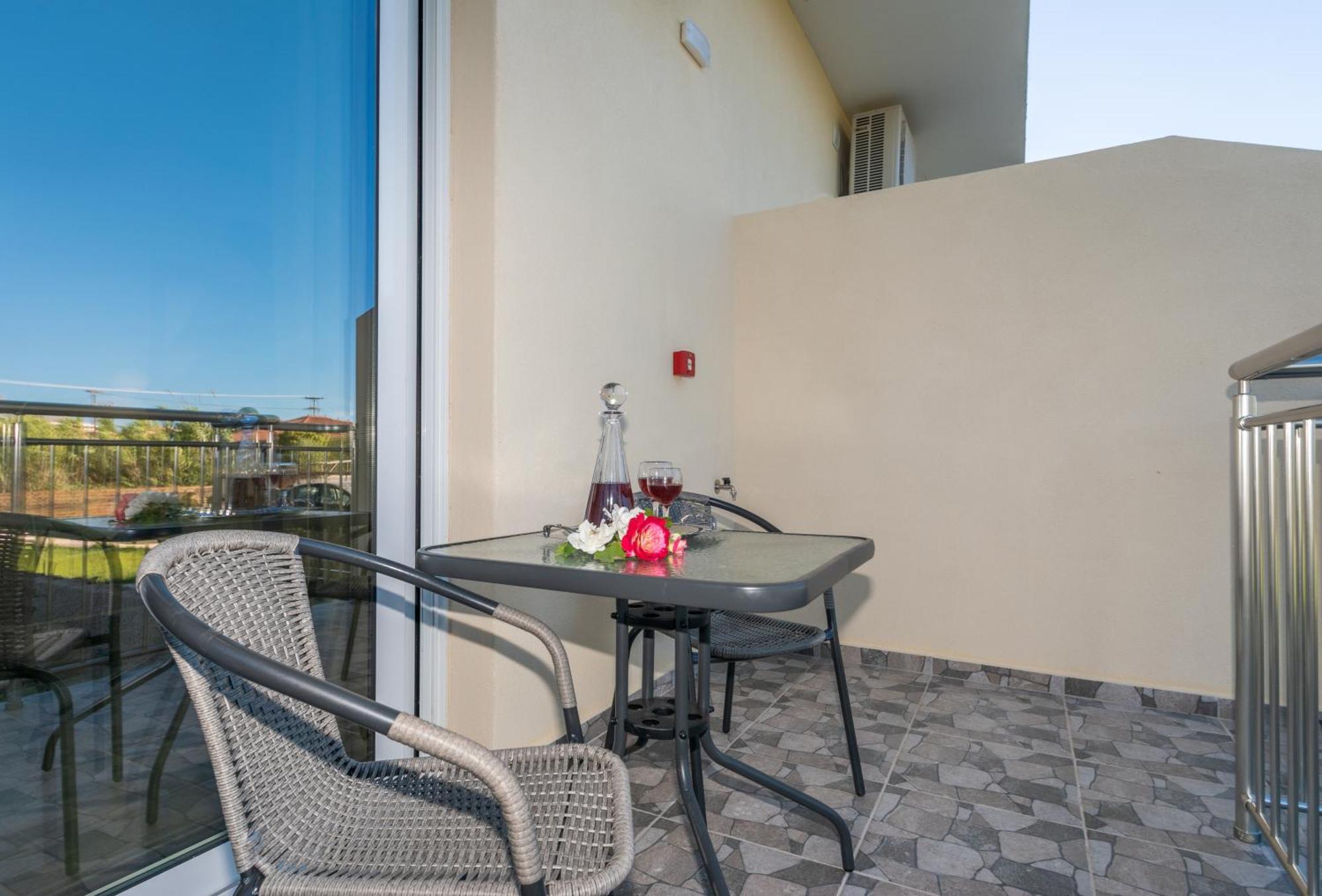 Katsaros Luxury Apts II 5 Min Walk To Beach チィリヴィ エクステリア 写真