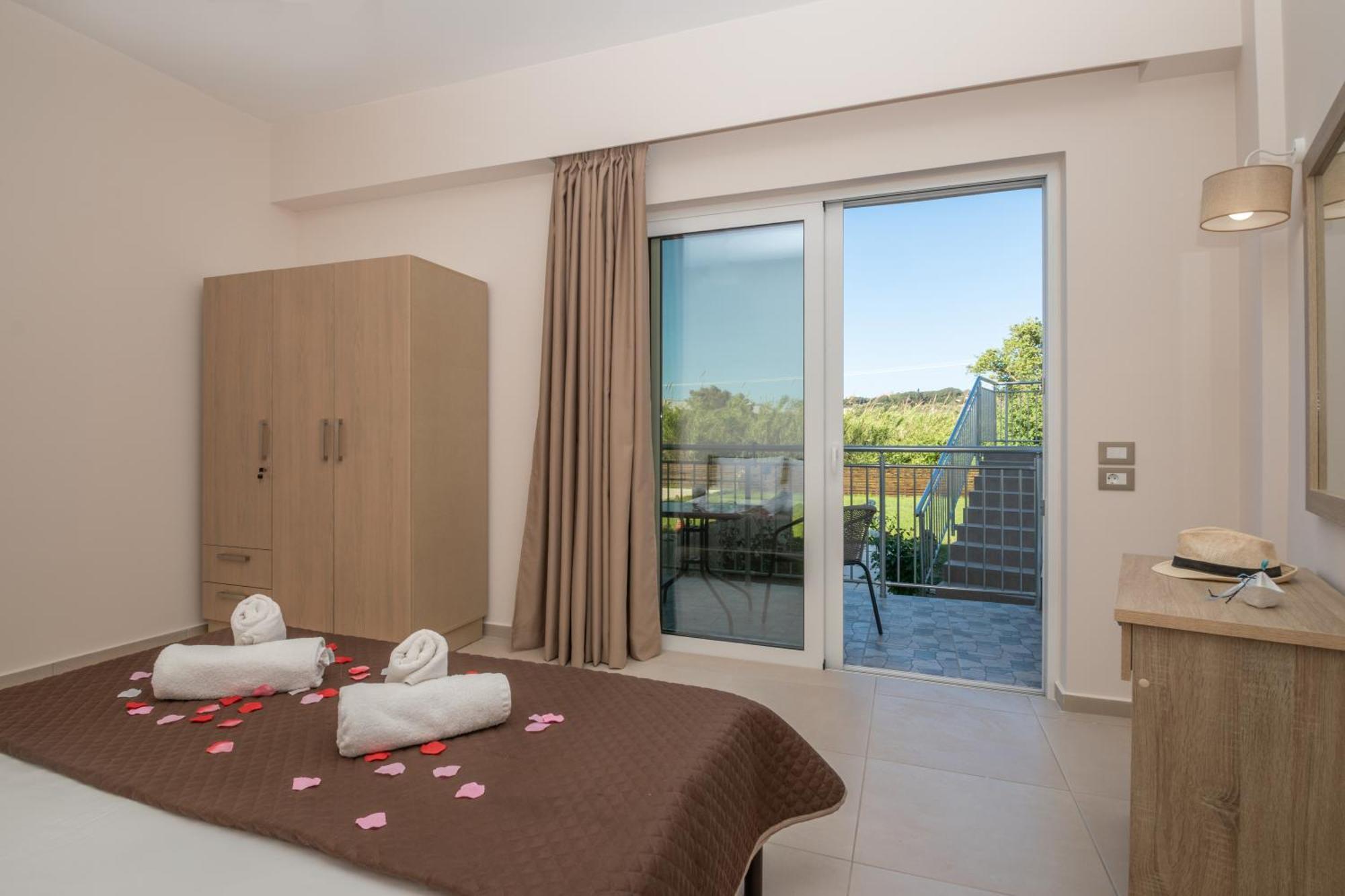 Katsaros Luxury Apts II 5 Min Walk To Beach チィリヴィ エクステリア 写真
