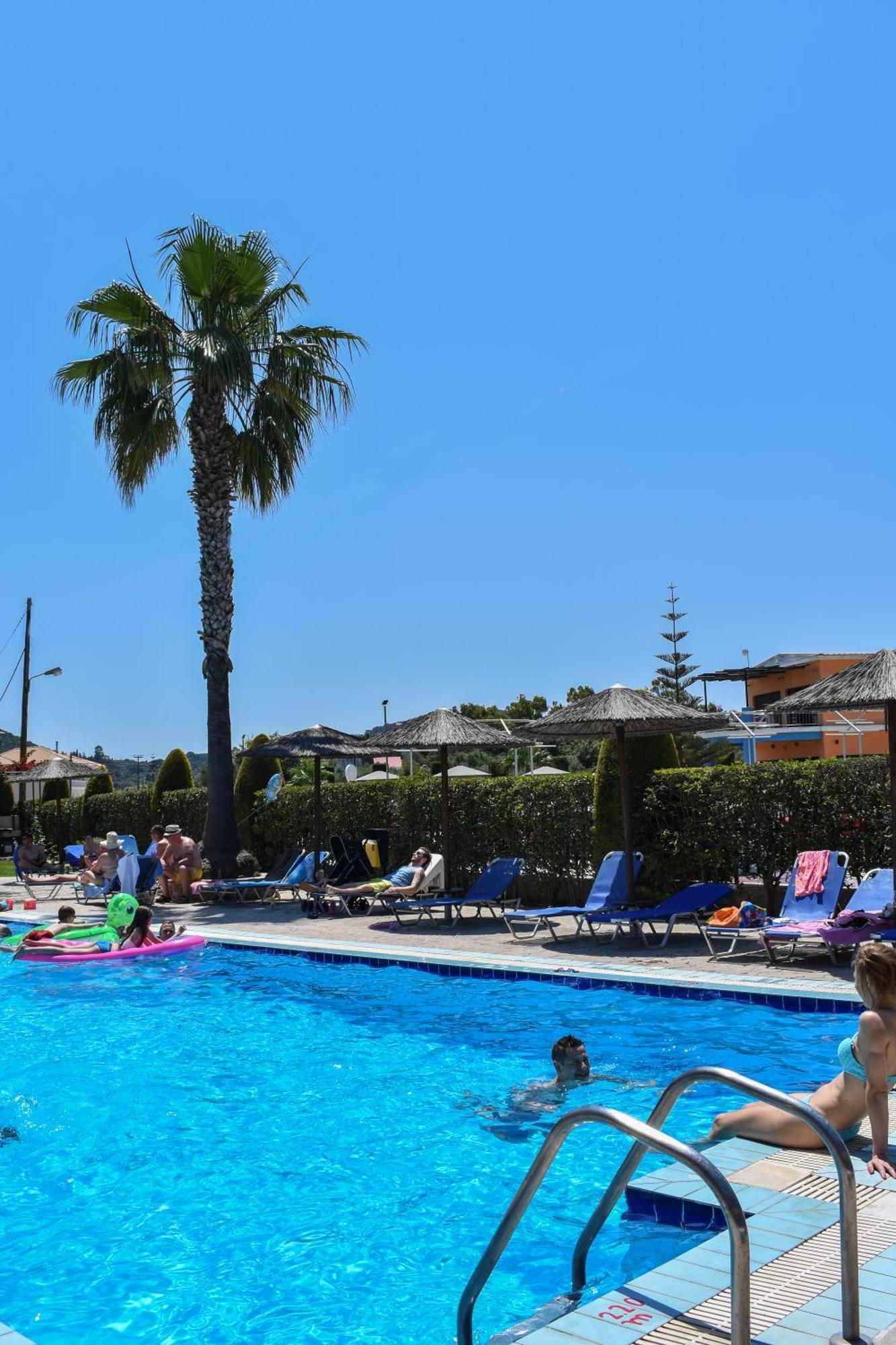 Katsaros Luxury Apts II 5 Min Walk To Beach チィリヴィ エクステリア 写真
