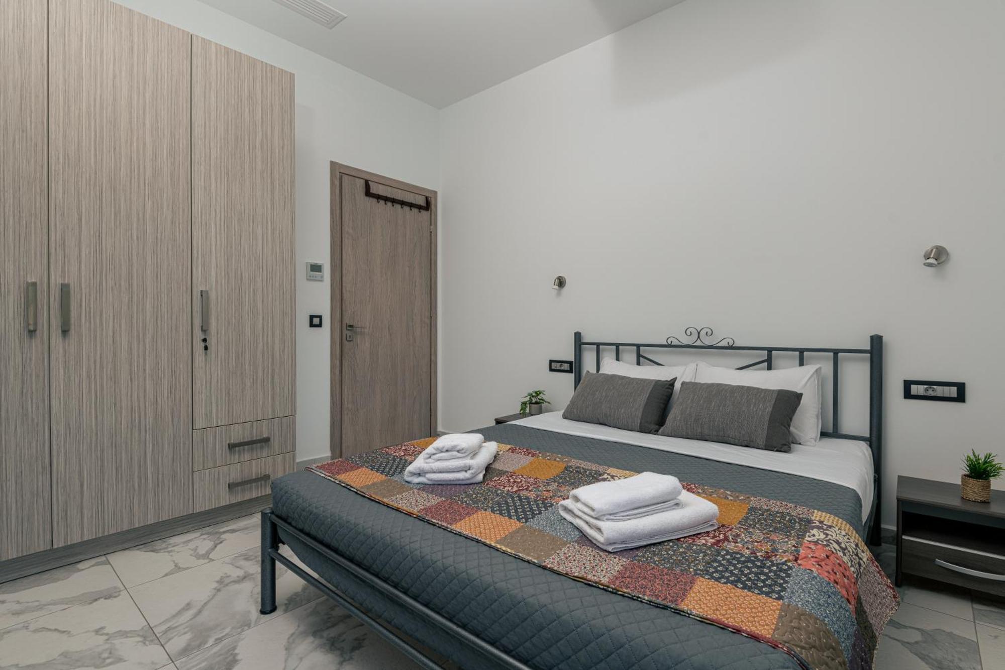 Katsaros Luxury Apts II 5 Min Walk To Beach チィリヴィ エクステリア 写真