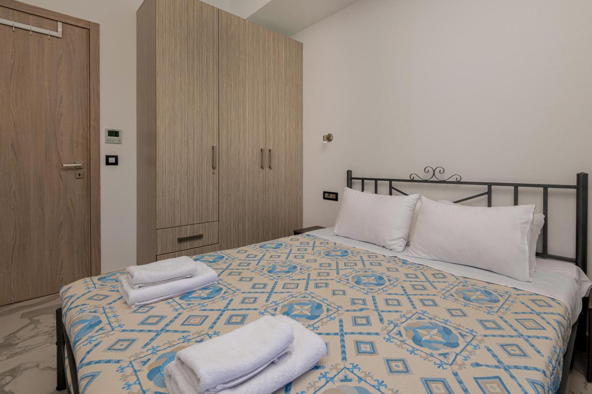 Katsaros Luxury Apts II 5 Min Walk To Beach チィリヴィ エクステリア 写真