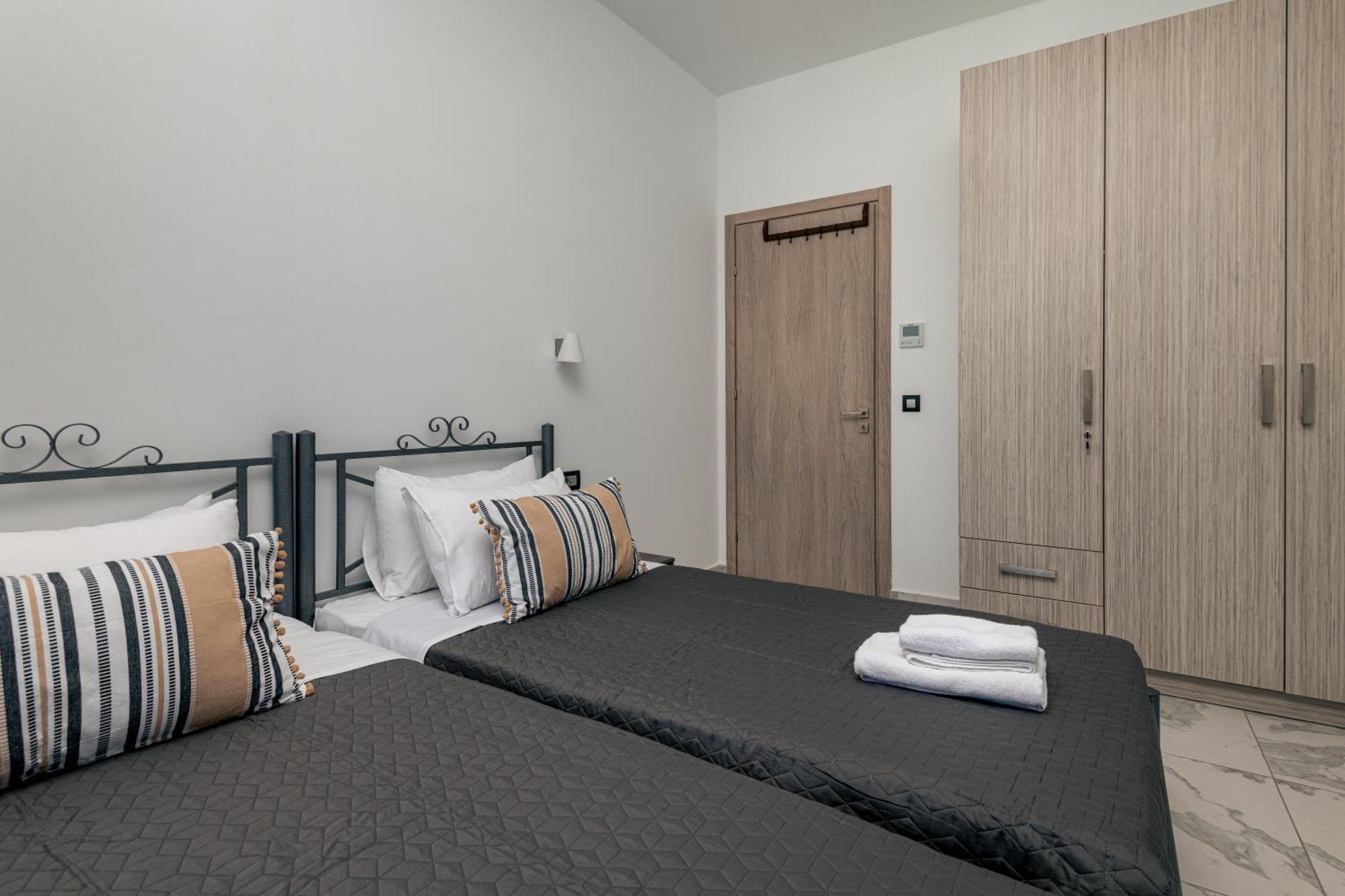 Katsaros Luxury Apts II 5 Min Walk To Beach チィリヴィ エクステリア 写真