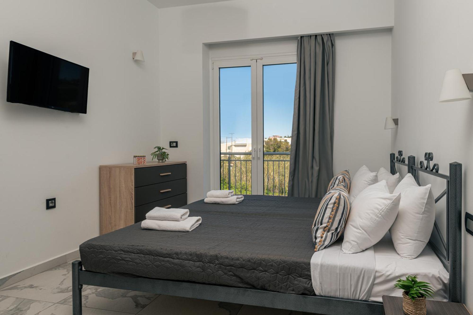 Katsaros Luxury Apts II 5 Min Walk To Beach チィリヴィ エクステリア 写真