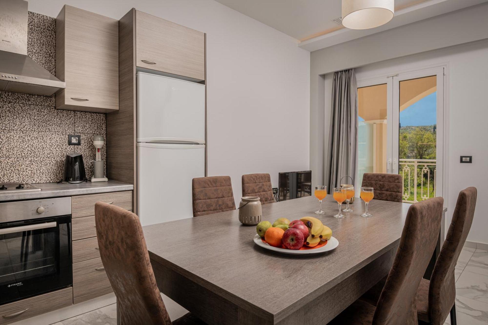 Katsaros Luxury Apts II 5 Min Walk To Beach チィリヴィ エクステリア 写真