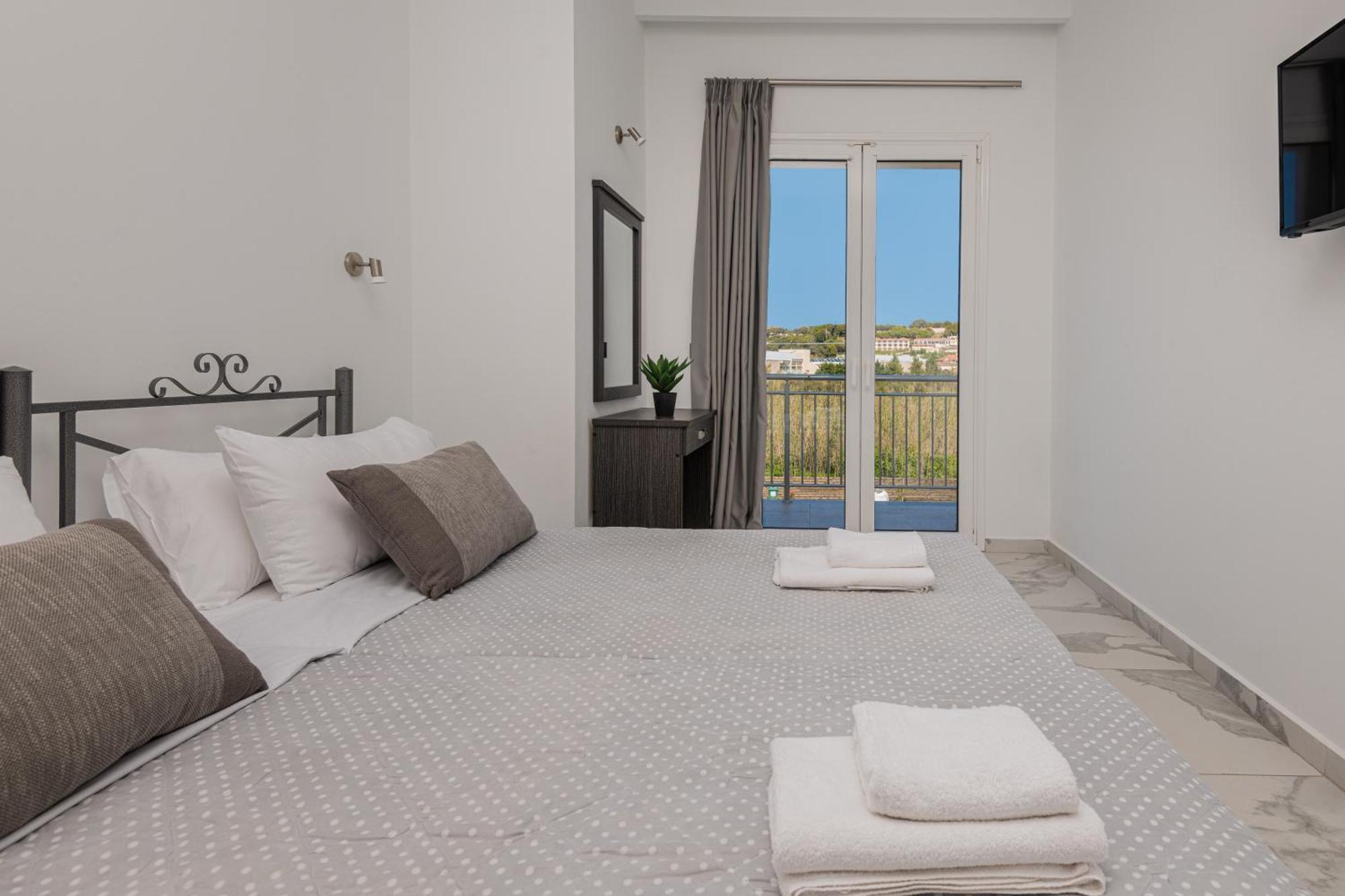 Katsaros Luxury Apts II 5 Min Walk To Beach チィリヴィ エクステリア 写真