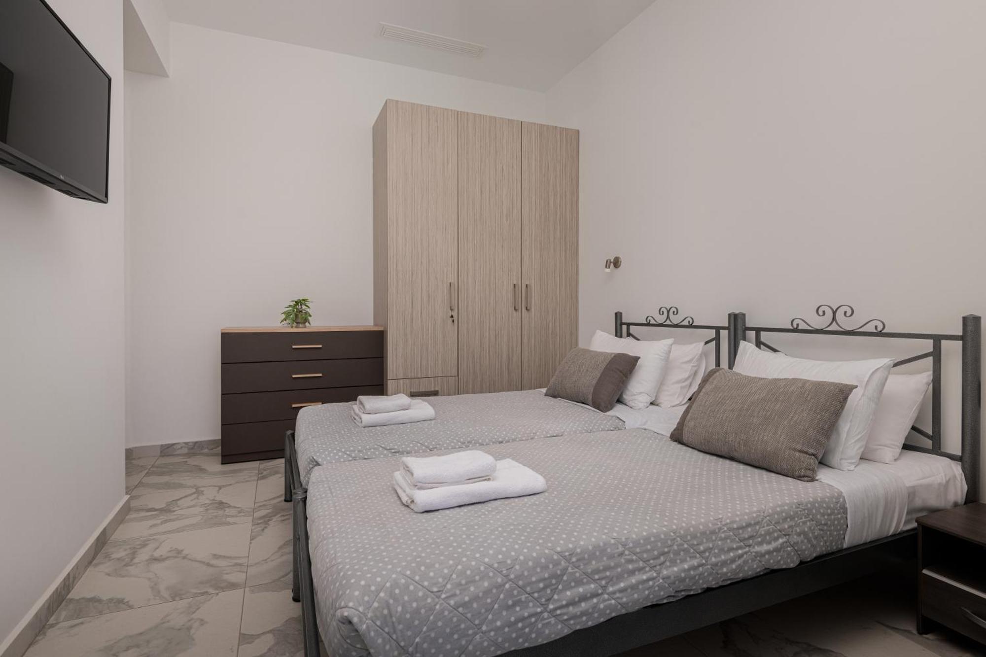 Katsaros Luxury Apts II 5 Min Walk To Beach チィリヴィ エクステリア 写真