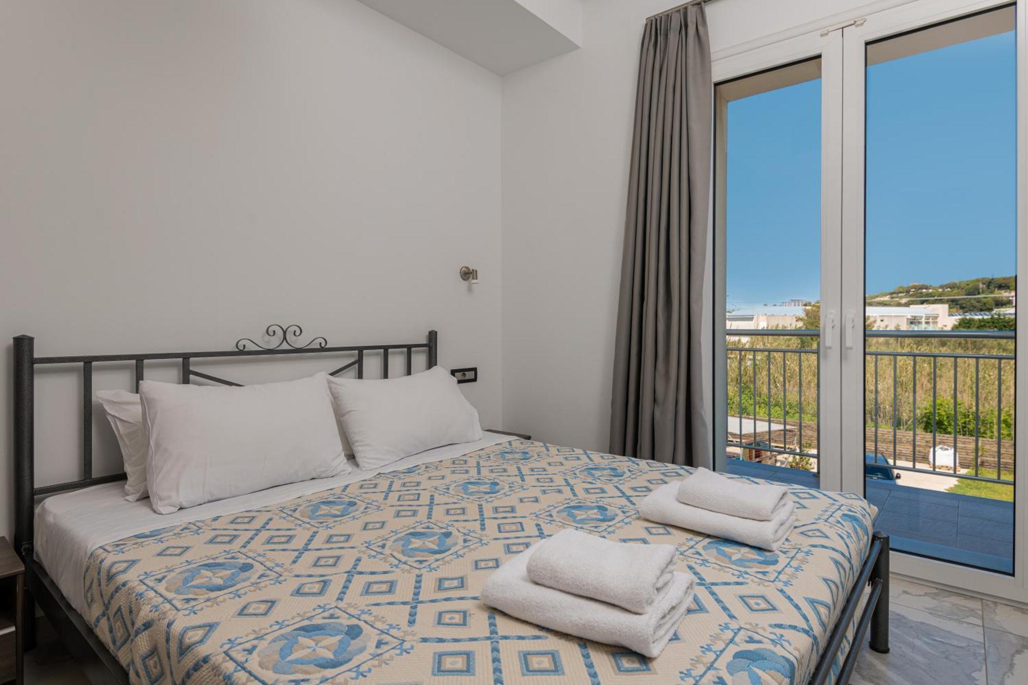 Katsaros Luxury Apts II 5 Min Walk To Beach チィリヴィ エクステリア 写真