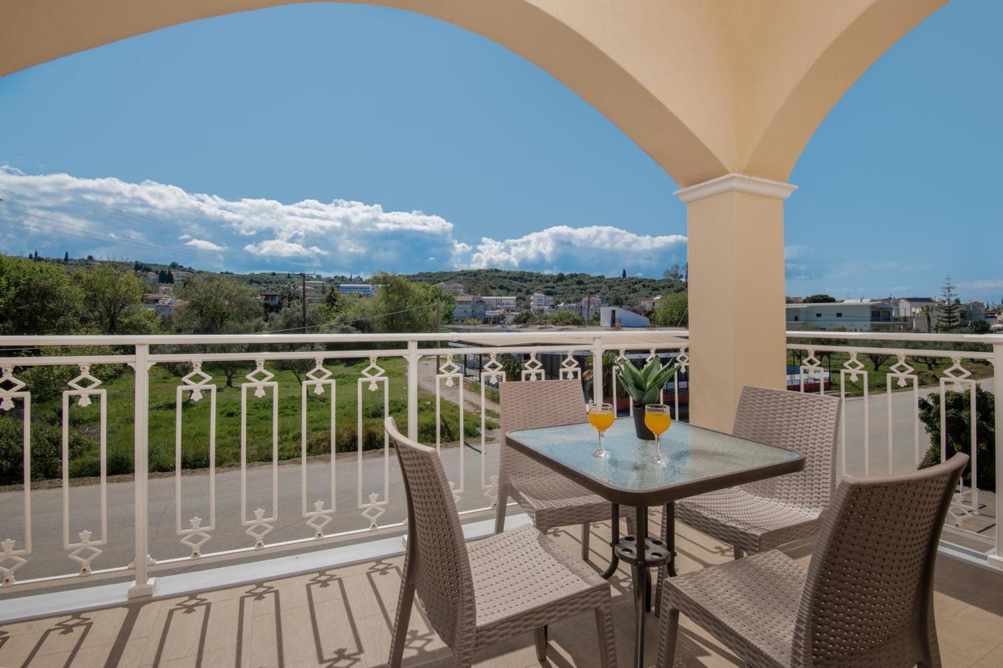 Katsaros Luxury Apts II 5 Min Walk To Beach チィリヴィ エクステリア 写真