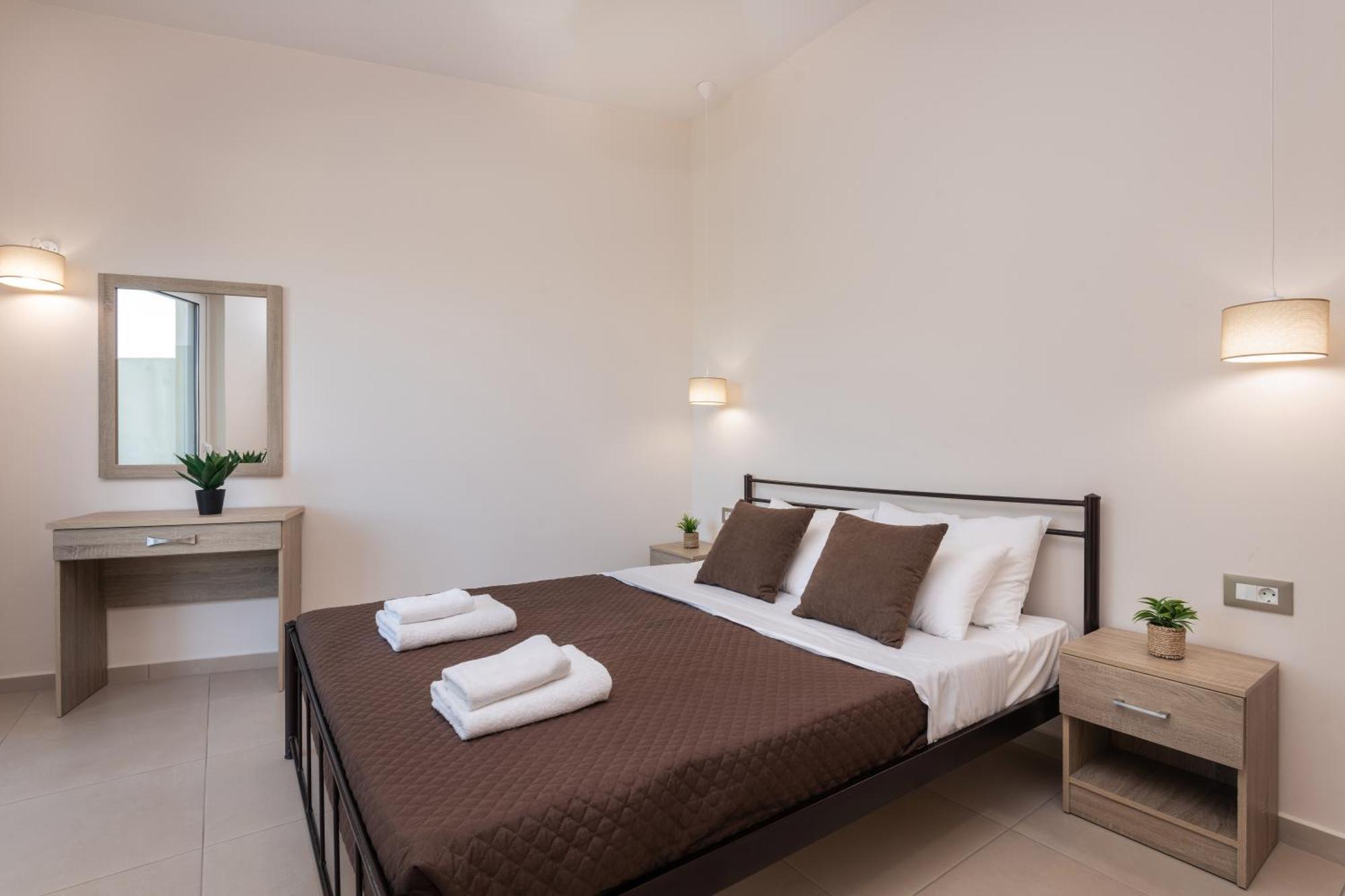 Katsaros Luxury Apts II 5 Min Walk To Beach チィリヴィ エクステリア 写真