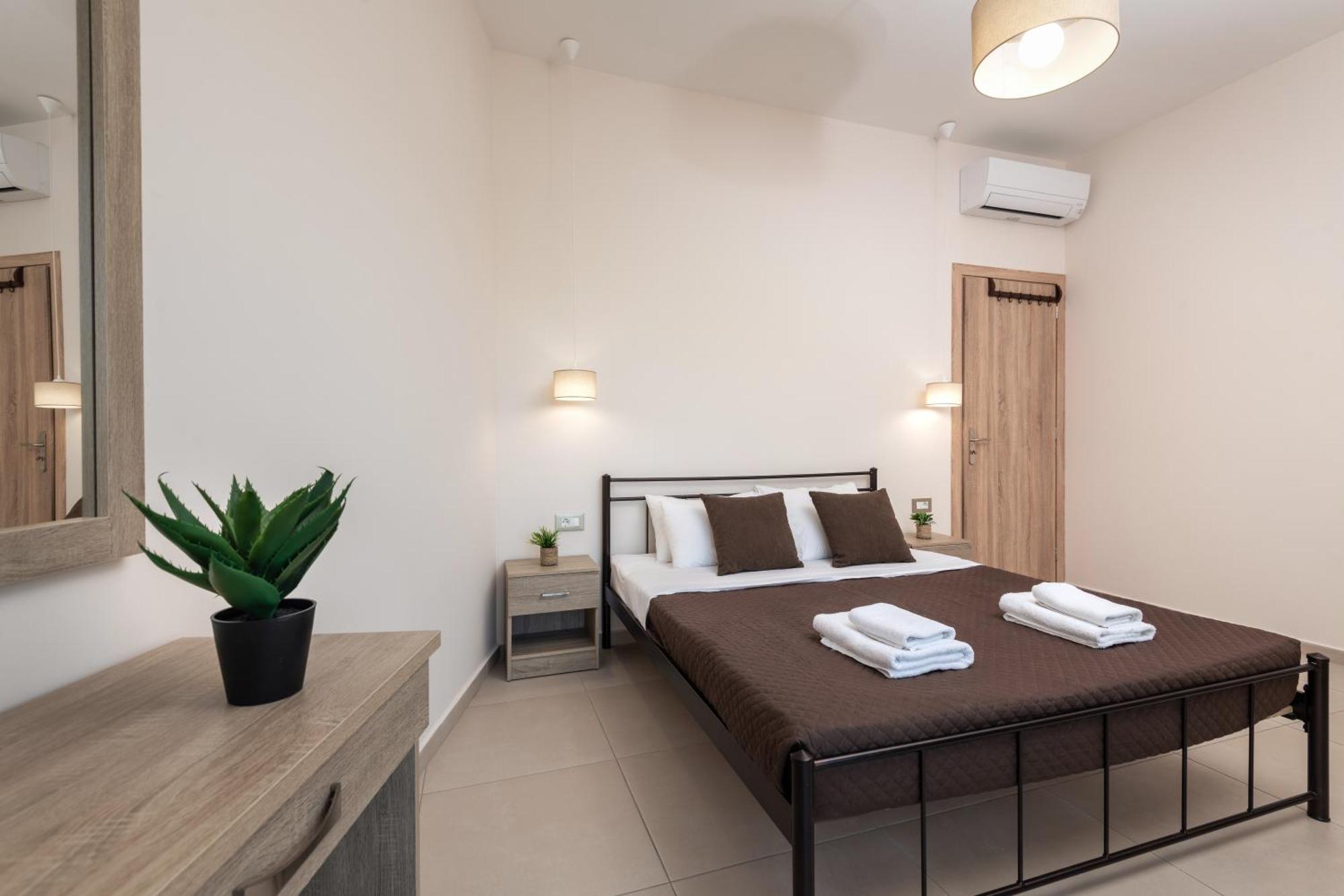 Katsaros Luxury Apts II 5 Min Walk To Beach チィリヴィ エクステリア 写真