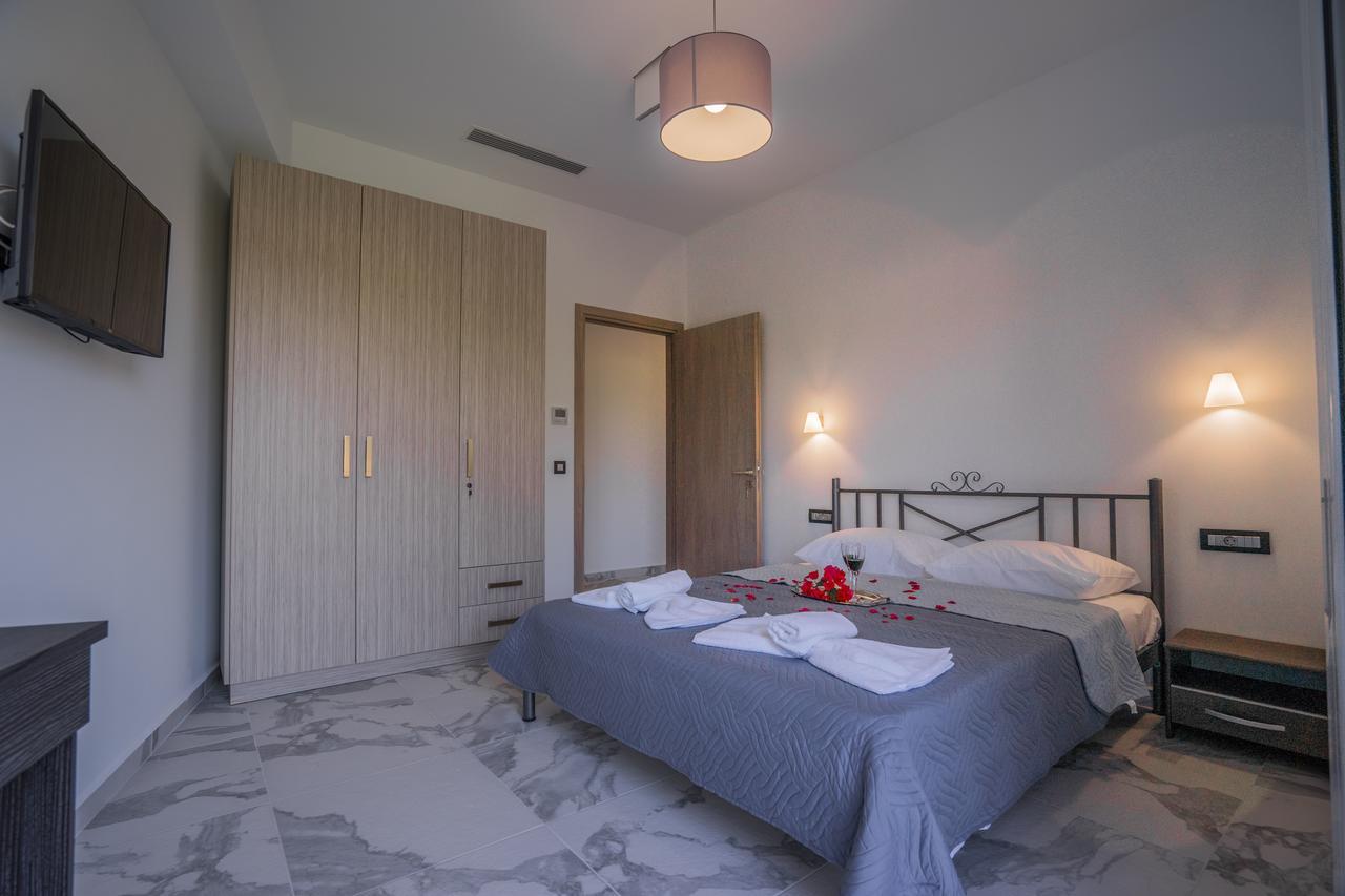 Katsaros Luxury Apts II 5 Min Walk To Beach チィリヴィ エクステリア 写真