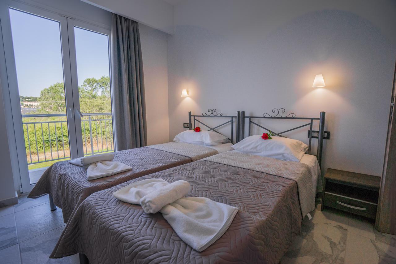 Katsaros Luxury Apts II 5 Min Walk To Beach チィリヴィ エクステリア 写真